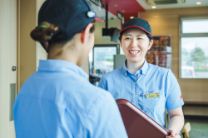 会話をする女性たち